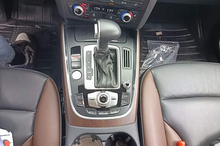 Used Audi Q5 2017 40 TFSI Comfort Model Gear Lever
