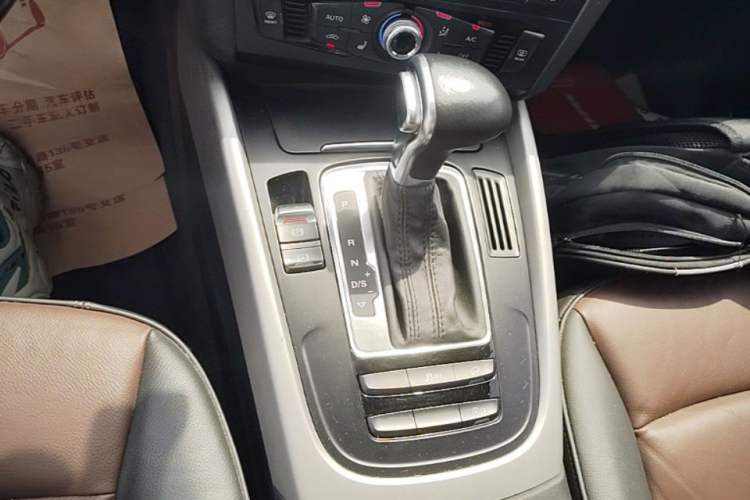 Used Audi Q5 2017 40 TFSI Ambition Edition Gear Lever