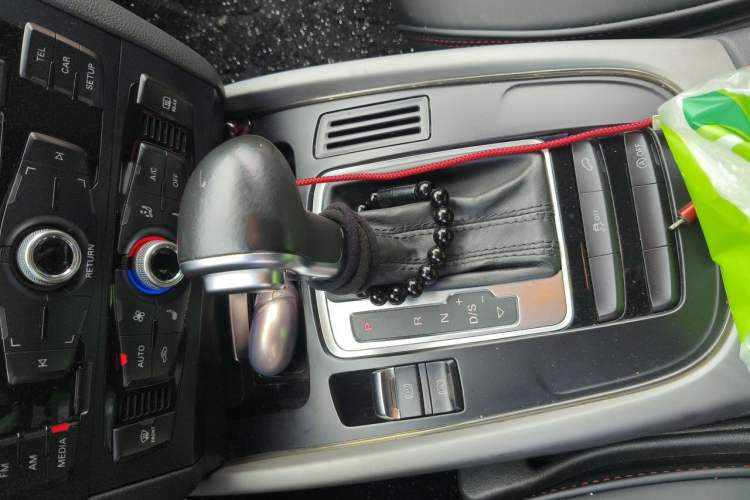 Used Audi Q5 2017 Plus 40 TFSI Ambition Model Gear Lever