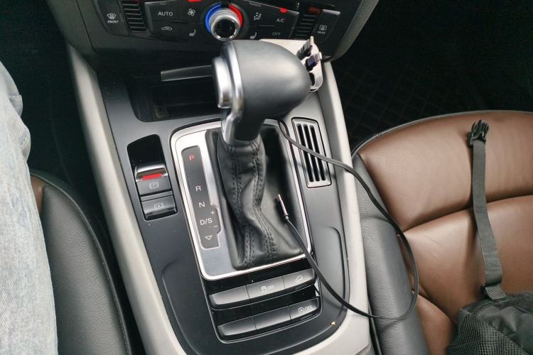 Used Audi Q5 2017 40 TFSI Ambition Edition Gear Lever