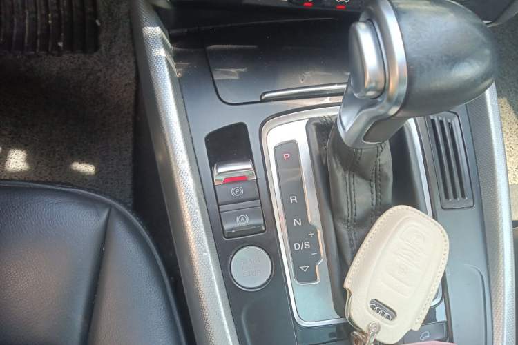Used Audi Q5 2017 40 TFSI Technology Edition Gear Lever