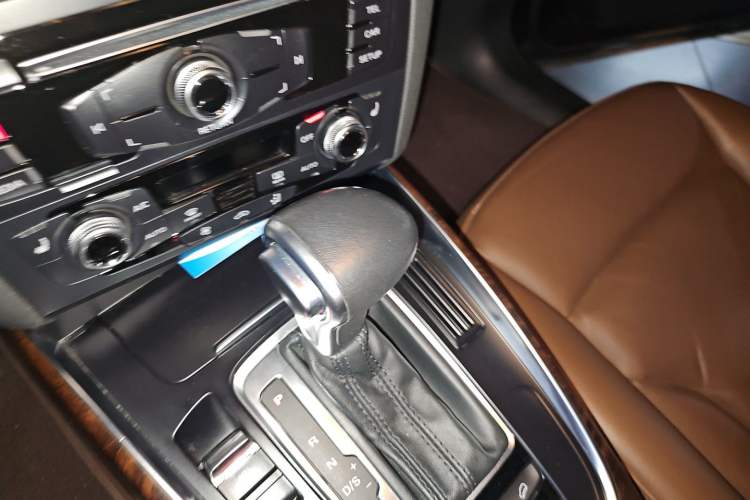Used Audi Q5 2017 40 TFSI Technology Edition Gear Lever