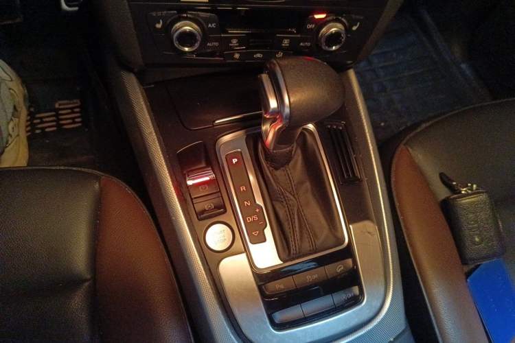 Used Audi Q5 2017 40 TFSI Technology Edition Gear Lever
