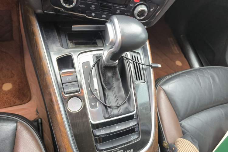 Used Audi Q5 2017 Plus 40 TFSI Technology Model Gear Lever
