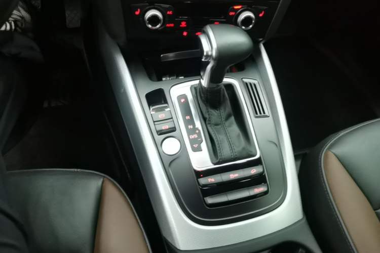 Used Audi Q5 2017 Plus 40 TFSI Technology Model Gear Lever