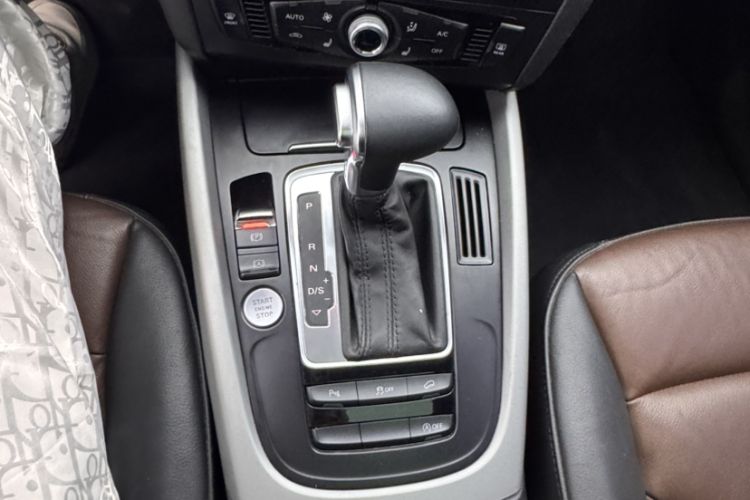 Used Audi Q5 2017 Plus 40 TFSI Ambition Model Gear Lever