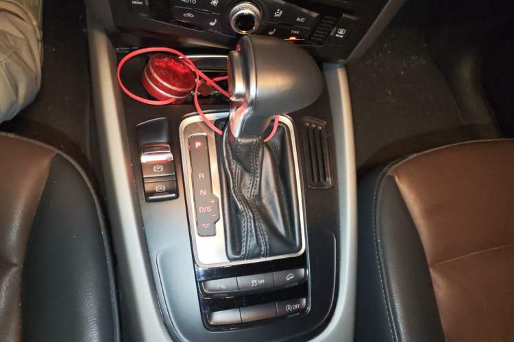 Used Audi Q5 2017 Plus 40 TFSI Ambition Model Gear Lever