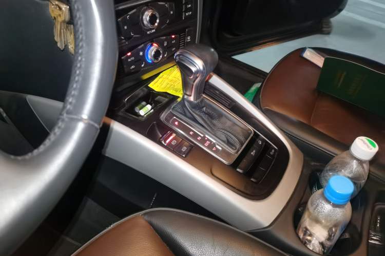 Used Audi Q5 2017 Plus 40 TFSI Ambition Model Gear Lever