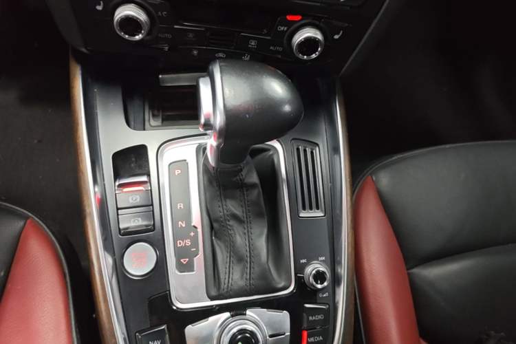 Used Audi Q5 2017 40 TFSI Technology Edition Gear Lever