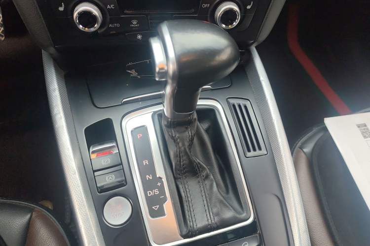 Used Audi Q5 2017 Plus 40 TFSI Technology Model Gear Lever