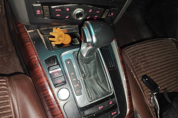 Used Audi Q5 2017 40 TFSI Technology Edition Gear Lever