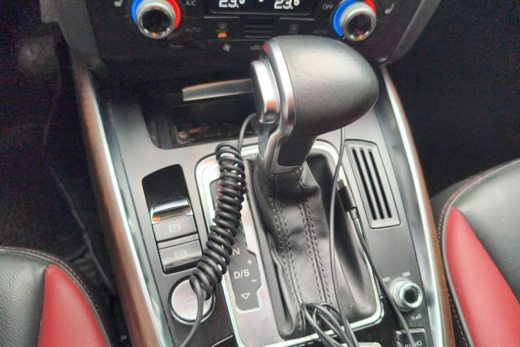 Used Audi Q5 2017 Plus 40 TFSI Comfort Model Gear Lever