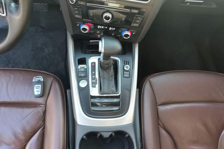 Used Audi Q5 2017 40 TFSI Technology Edition Gear Lever