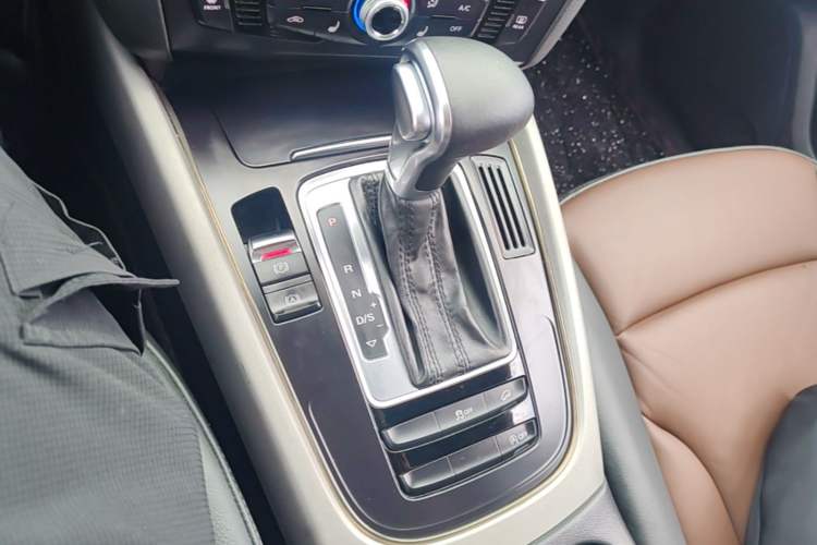Used Audi Q5 2017 40 TFSI Ambition Edition Gear Lever