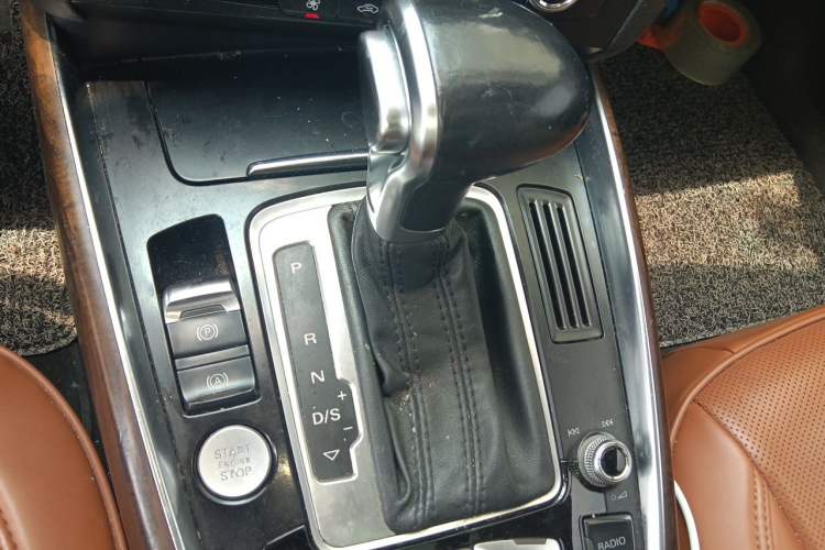 Used Audi Q5 2017 40 TFSI Comfort Model Gear Lever