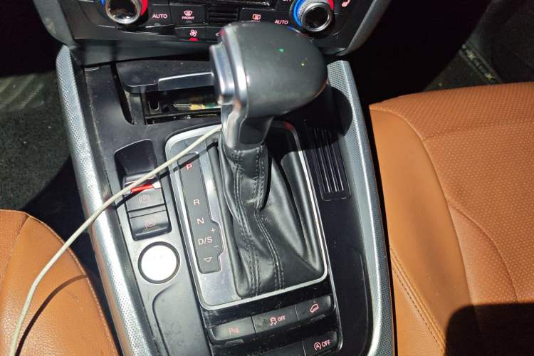 Used Audi Q5 2017 Plus 40 TFSI Technology Model Gear Lever