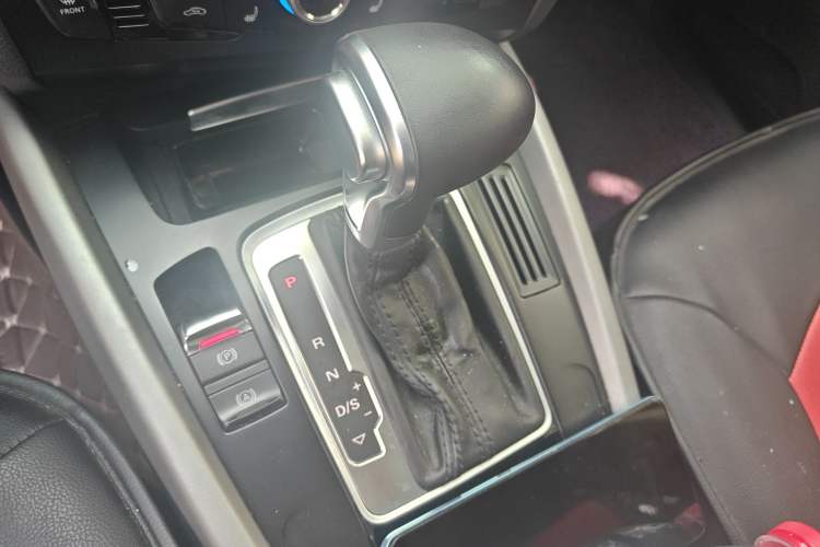 Used Audi Q5 2017 Plus 40 TFSI Ambition Model Gear Lever