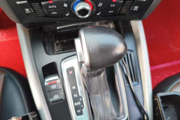 Used Audi Q5 2017 40 TFSI Ambition Edition Gear Lever