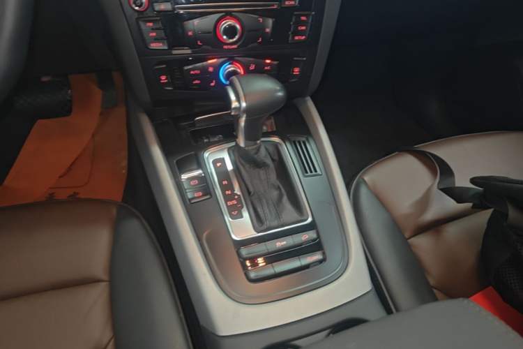 Used Audi Q5 2017 40 TFSI Ambition Edition Gear Lever