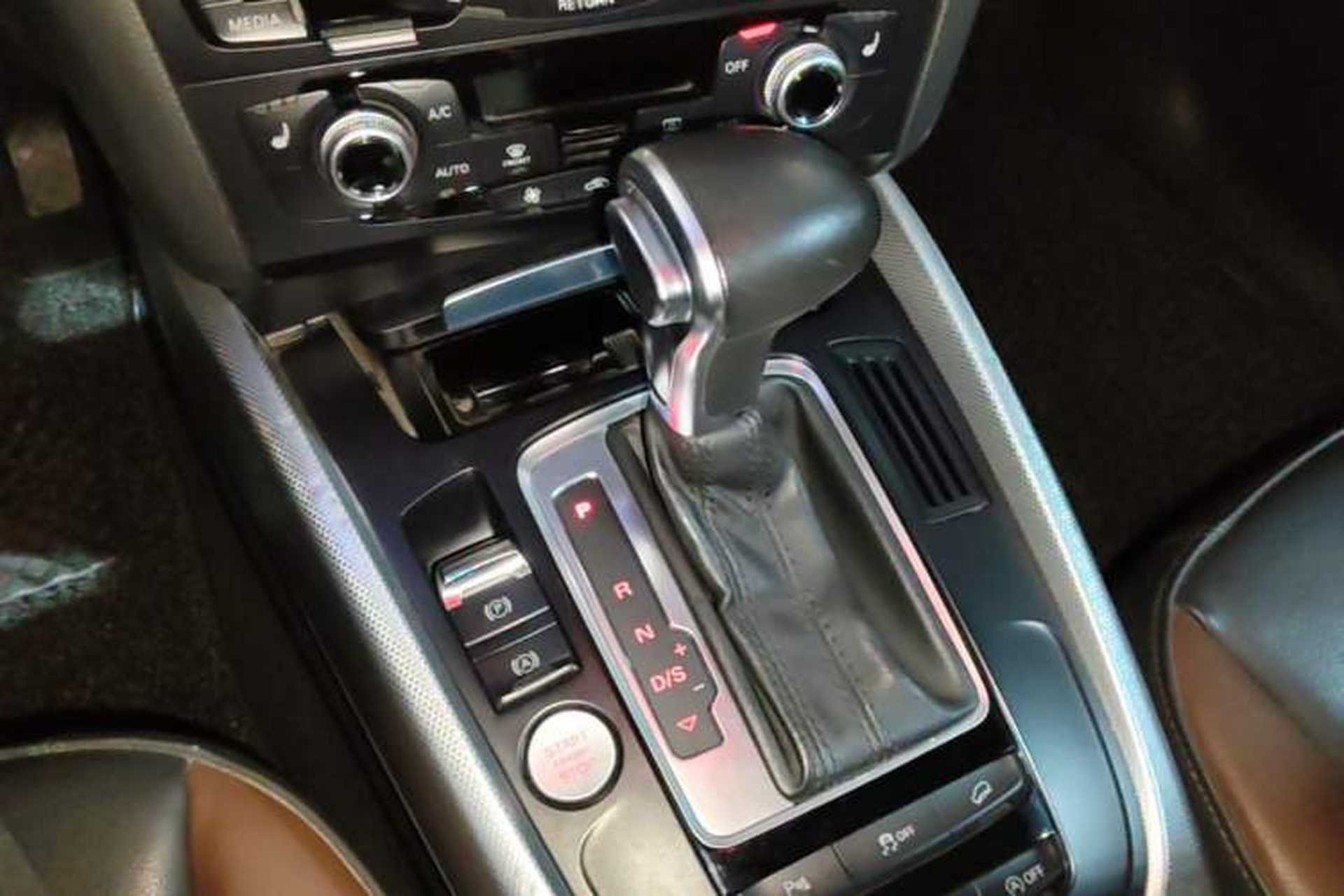 Used Audi Q5 2017 40 TFSI Technology Edition Gear Lever