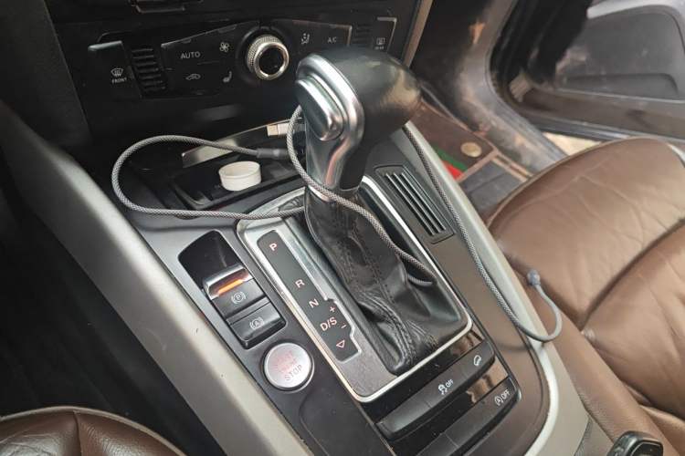 Used Audi Q5 2017 40 TFSI Ambition Edition Gear Lever