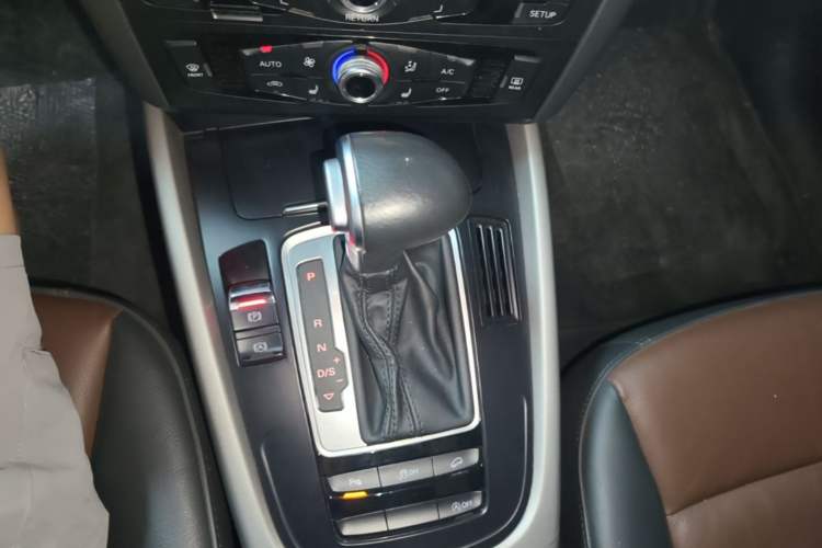 Used Audi Q5 2017 Plus 40 TFSI Ambition Model Gear Lever