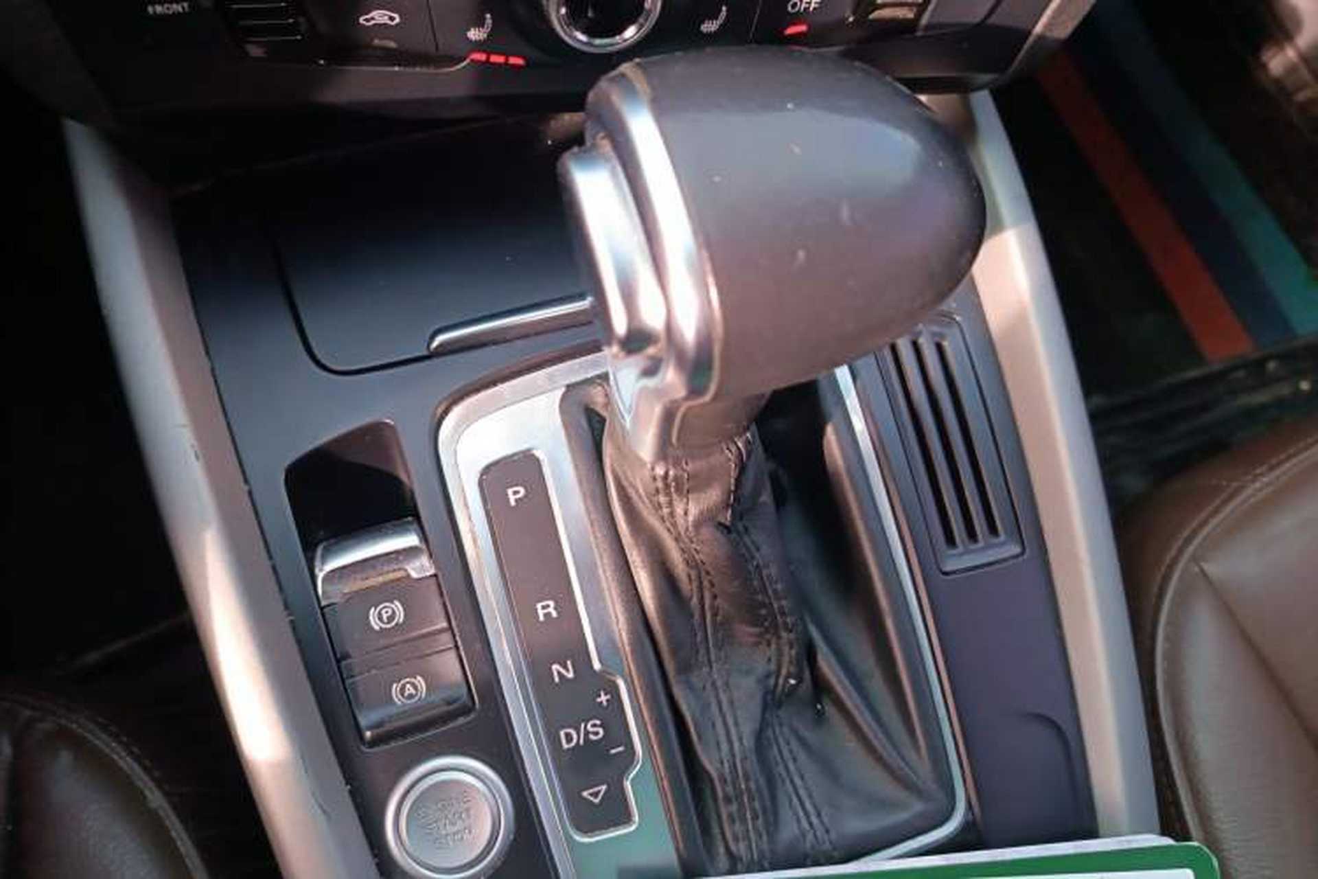 Used Audi Q5 2017 40 TFSI Ambition Edition Gear Lever