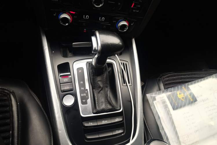 Used Audi Q5 2017 40 TFSI Technology Edition Gear Lever