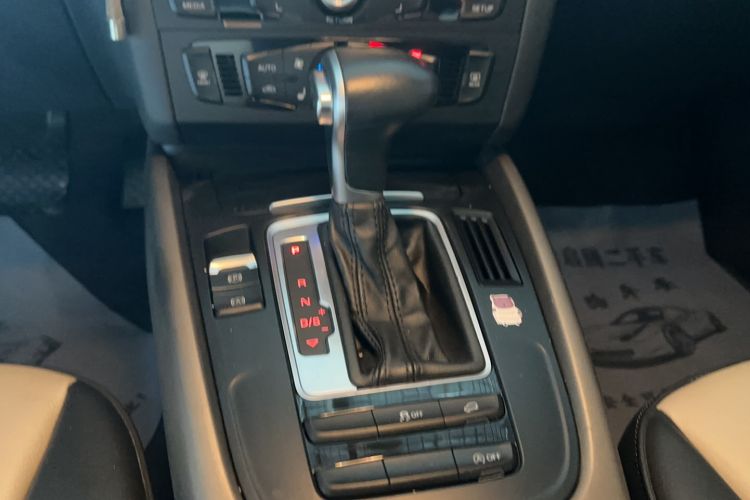 Used Audi Q5 2017 40 TFSI Ambition Edition Gear Lever