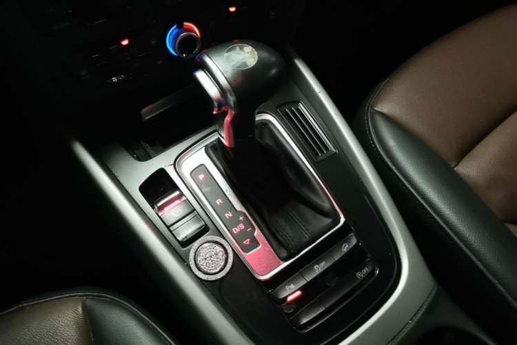 Used Audi Q5 2017 Plus 40 TFSI Ambition Model Gear Lever