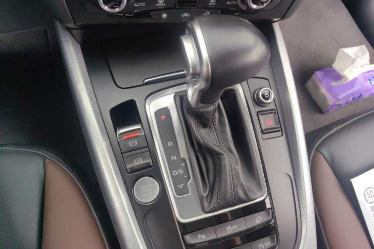 Used Audi Q5 2017 Plus 40 TFSI Technology Model Gear Lever