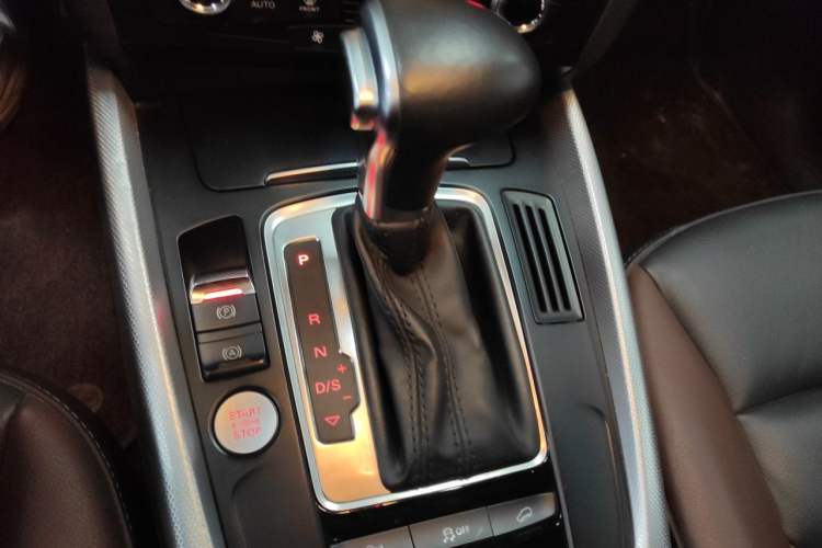 Used Audi Q5 2017 Plus 40 TFSI Comfort Model Gear Lever