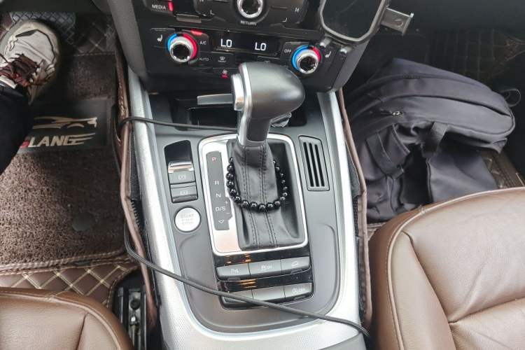 Used Audi Q5 2017 40 TFSI Technology Edition Gear Lever