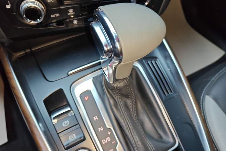 Used Audi Q5 2017 Plus 40 TFSI Technology Model Gear Lever