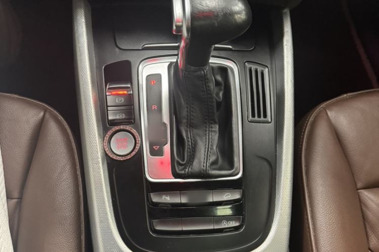 Used Audi Q5 2017 40 TFSI Technology Edition Gear Lever