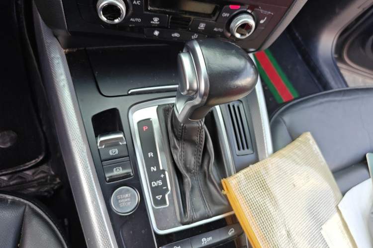 Used Audi Q5 2017 40 TFSI Technology Edition Gear Lever