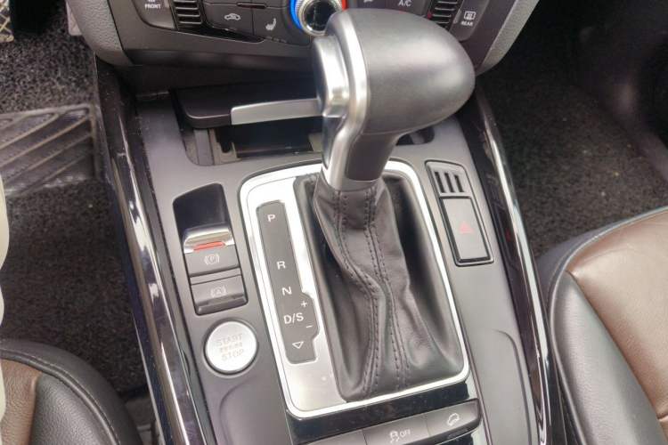 Used Audi Q5 2017 40 TFSI Ambition Edition Gear Lever