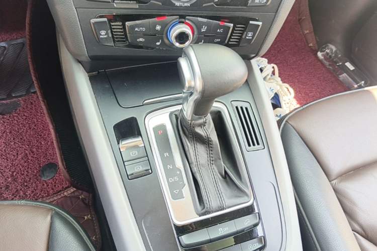 Used Audi Q5 2017 40 TFSI Ambition Edition Gear Lever