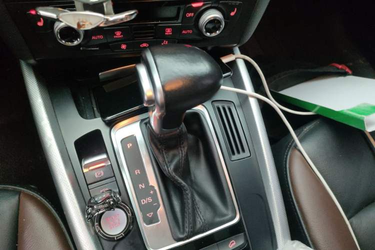 Used Audi Q5 2017 Plus 40 TFSI Technology Model Gear Lever