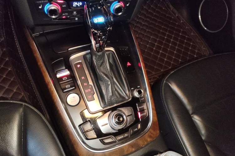 Used Audi Q5 2017 40 TFSI Comfort Model Gear Lever