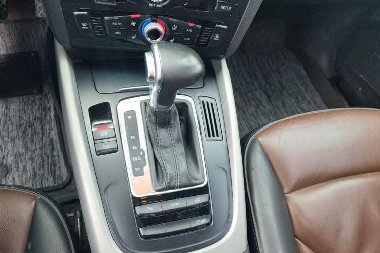 Used Audi Q5 2017 Plus 40 TFSI Ambition Model Gear Lever