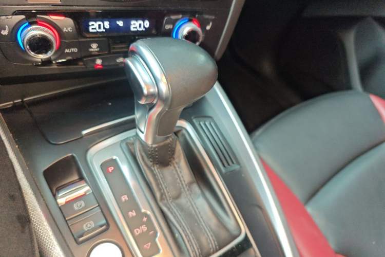 Used Audi Q5 2017 Plus 40 TFSI Technology Model Gear Lever