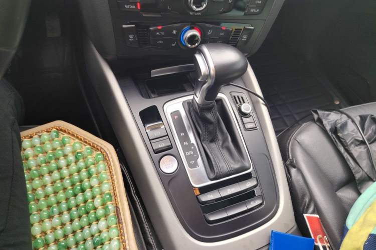 Used Audi Q5 2017 Plus 40 TFSI Technology Model Gear Lever