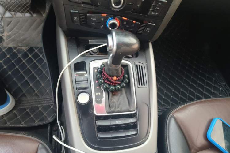 Used Audi Q5 2017 40 TFSI Ambition Edition Gear Lever