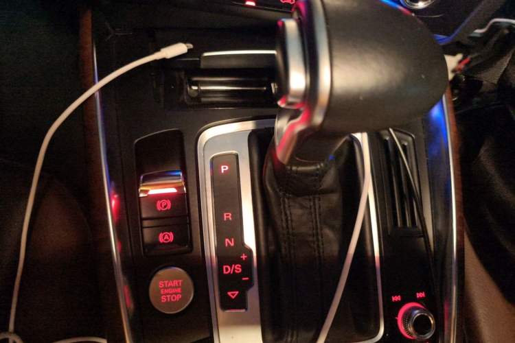 Used Audi Q5 2017 40 TFSI Comfort Model Gear Lever