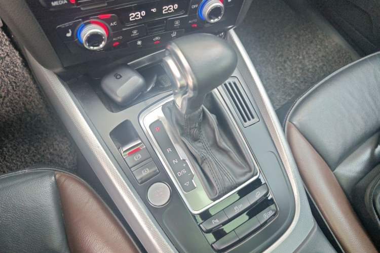 Used Audi Q5 2017 Plus 40 TFSI Technology Model Gear Lever