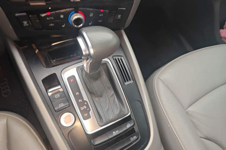 Used Audi Q5 2017 40 TFSI Ambition Edition Gear Lever