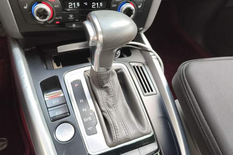 Used Audi Q5 2017 40 TFSI Technology Edition Gear Lever