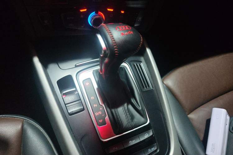 Used Audi Q5 2017 Plus 40 TFSI Ambition Model Gear Lever