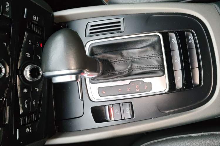 Used Audi Q5 2017 Plus 40 TFSI Ambition Model Gear Lever